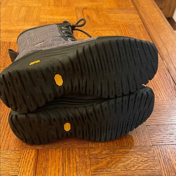 UGG Adirondack Charcoal Boots with Plush Fur Collar size 7 - Picture 6 of 10